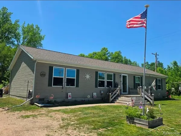 20 E Mier RD, Sanford, MI 48657