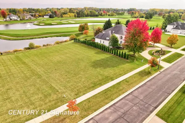 33 W Grove CT, Freeland, MI 48623