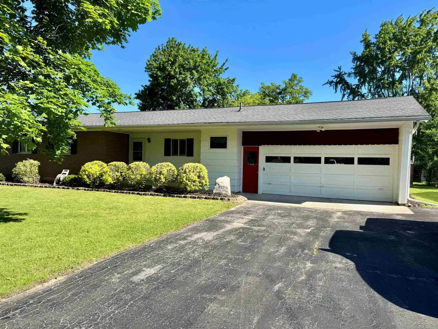 835 Wheelock DR, Freeland, MI 48623 - #2