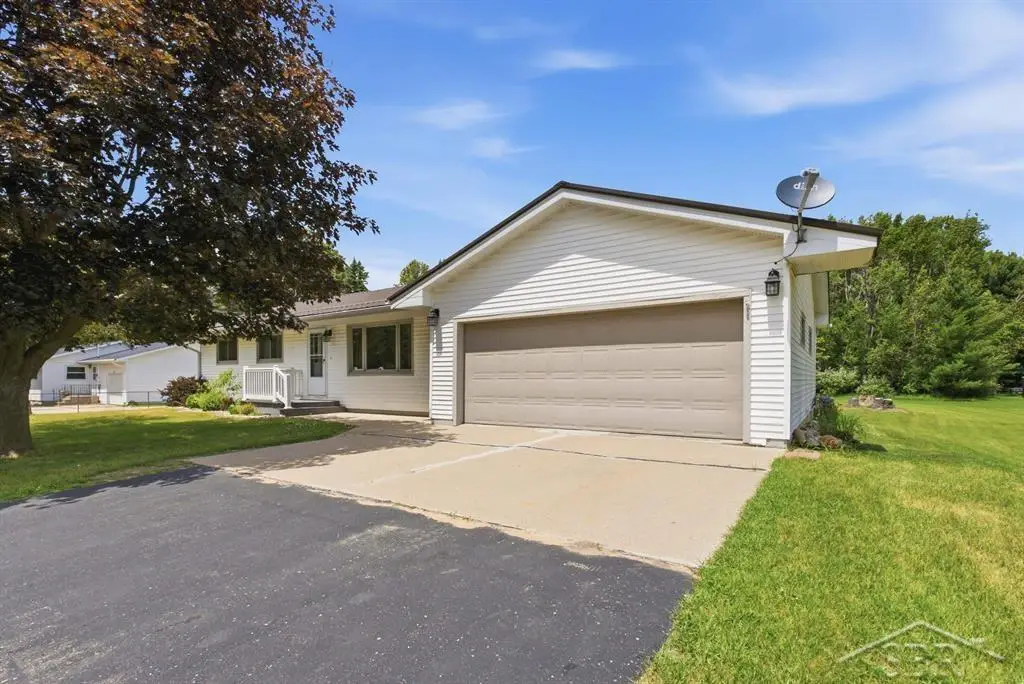 3448 Clendening RD, Gladwin, MI 48624 - #1