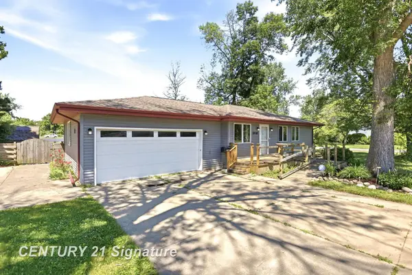 1438 Flanders DR, Saginaw, MI 48604