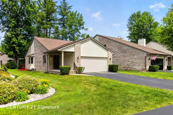 708 Shorefront CIR, Midland, MI 48640
