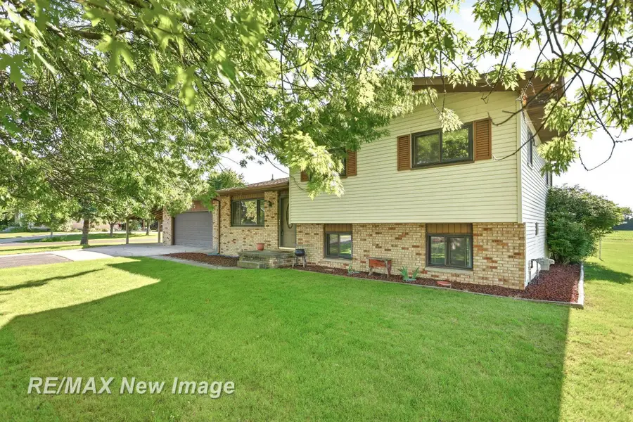 577 E Lincoln RD, Portsmouth, MI 48708 - #2