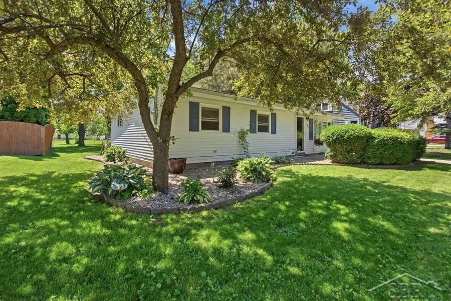 207 Church ST, Auburn, MI 48611 - #3