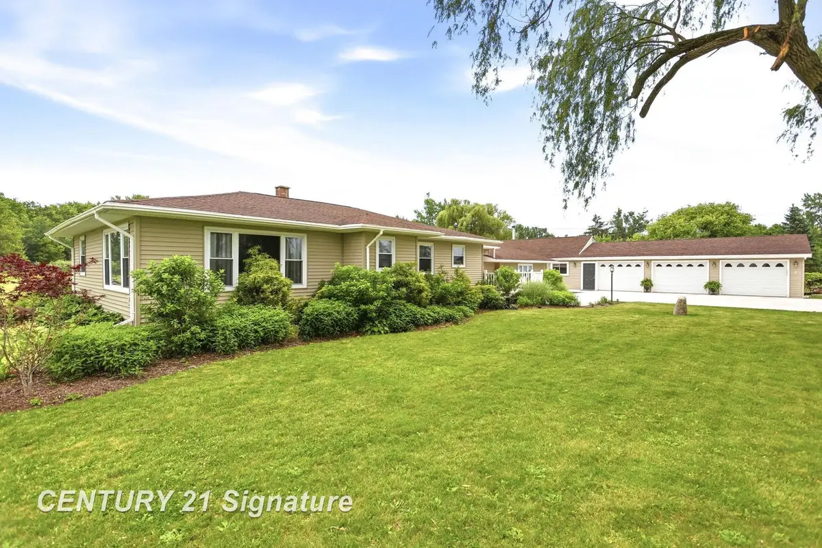 2051 S Brennan RD, Hemlock, MI 48626 - #1