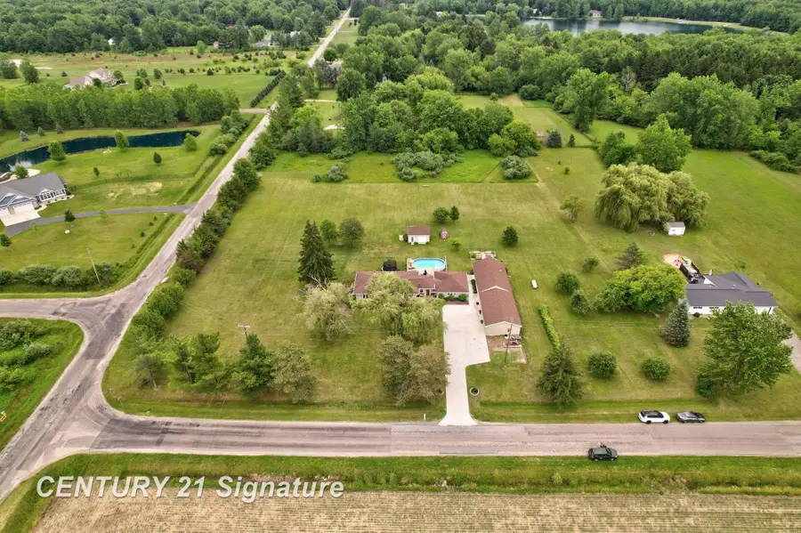 2051 S Brennan RD, Hemlock, MI 48626 - #3