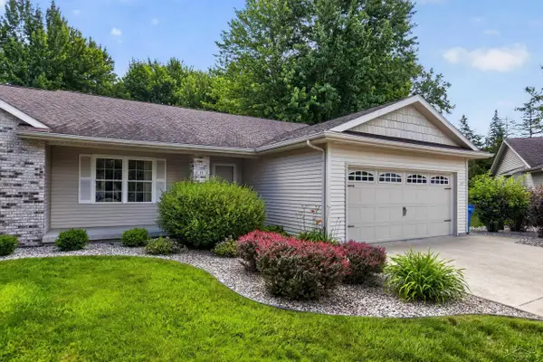 11 Rose Cottage LN, Saginaw, MI 48609