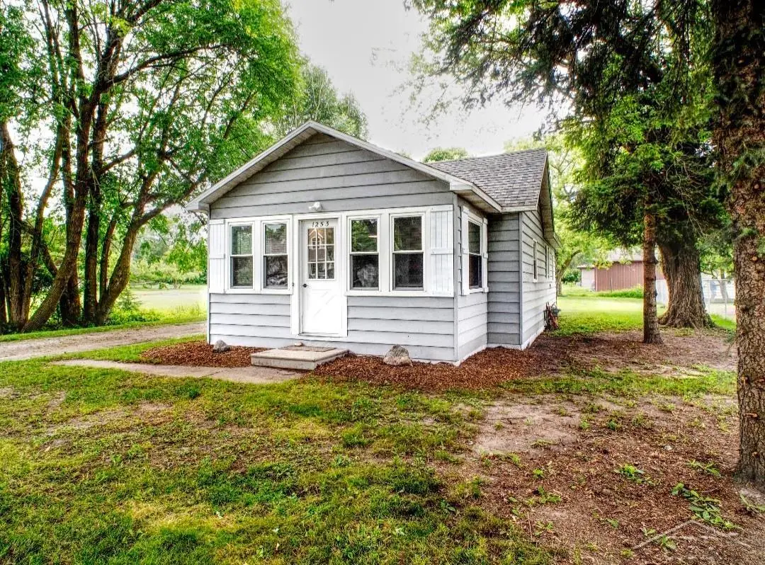1253 W Nebobish RD, Essexville, MI 48732 - #1