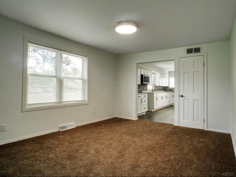 1253 W Nebobish RD, Essexville, MI 48732 - #2