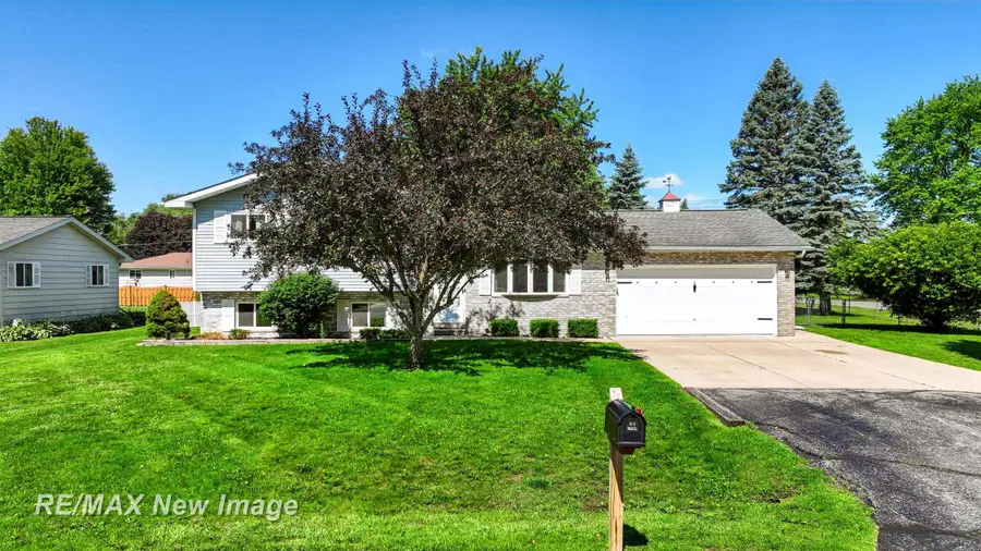 140 Elaine ST, Saginaw, MI 48609 - #2