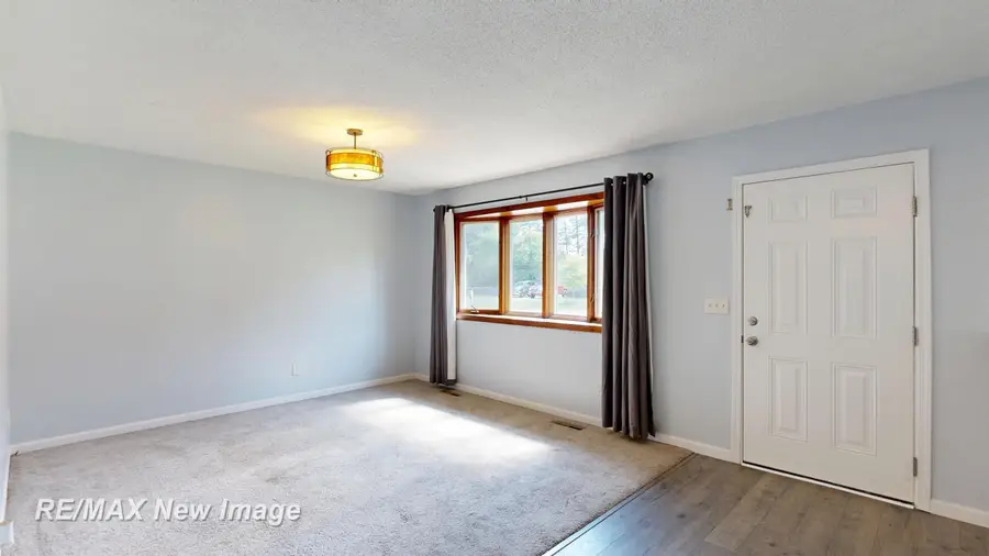 140 Elaine ST, Saginaw, MI 48609 - #3