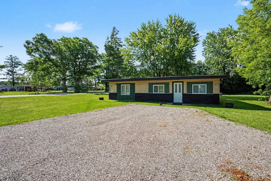 4042 S Oak DR, Beaverton, MI 48612 - #2