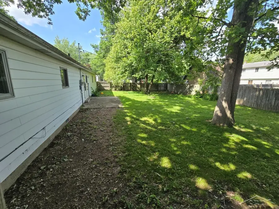 3900 Bauer DR, Saginaw, MI 48604 - #3