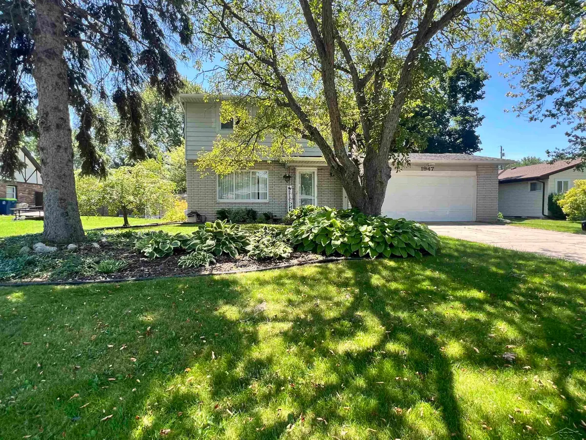 1947 Crescent DR, Saginaw, MI 48604 - #1