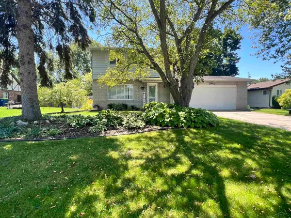 1947 Crescent DR, Saginaw, MI 48604