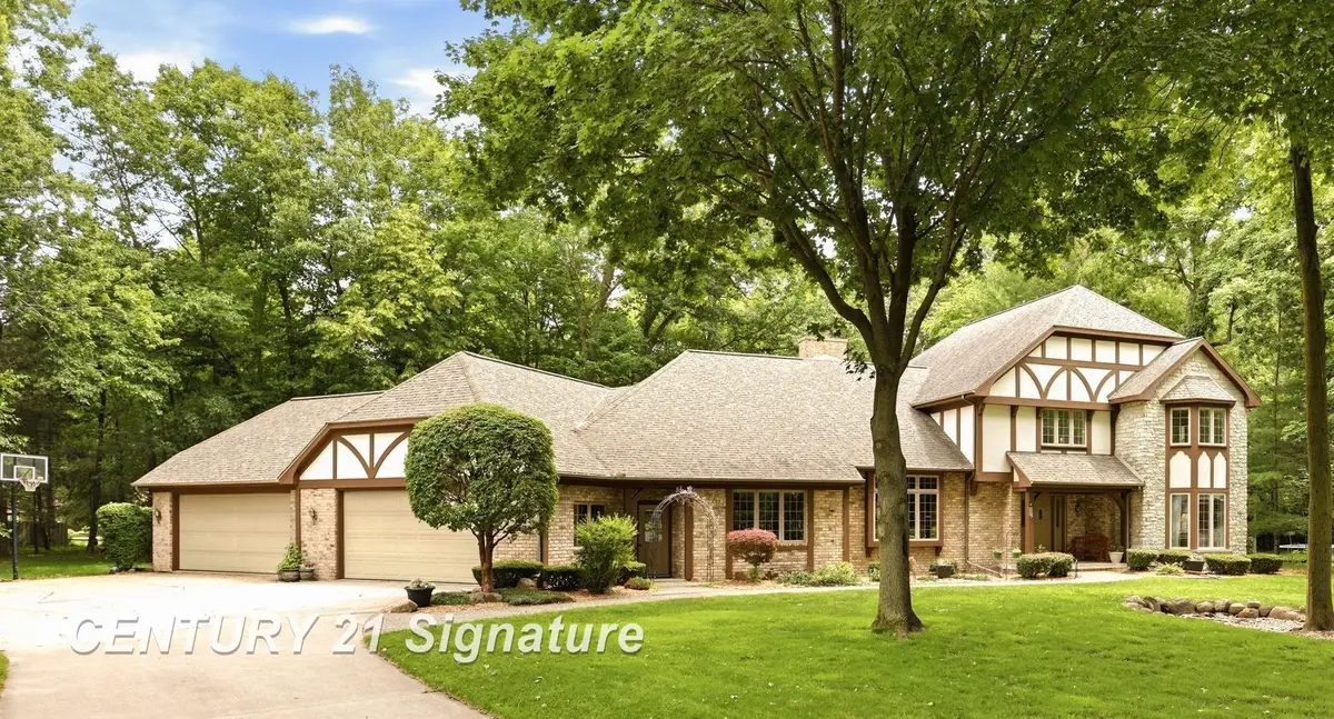 4210 Maple Woods West DR, Saginaw, MI 48603 - #1