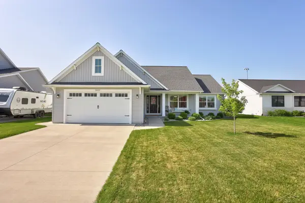5623 S Stone Briar LN, Freeland, MI 48623