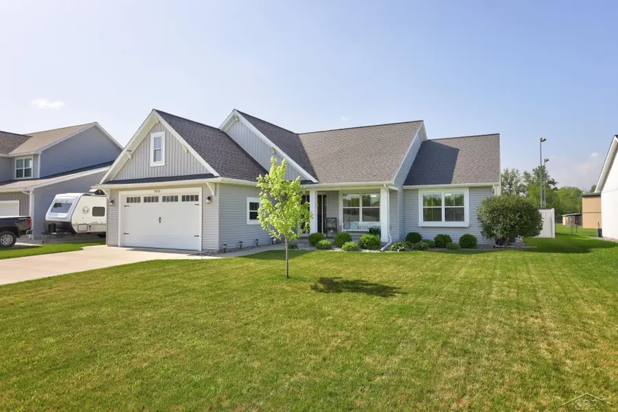 5623 S Stone Briar LN, Freeland, MI 48623 - #2
