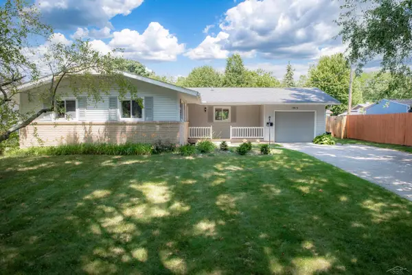 1915 Ivy LN, Midland, MI 48642