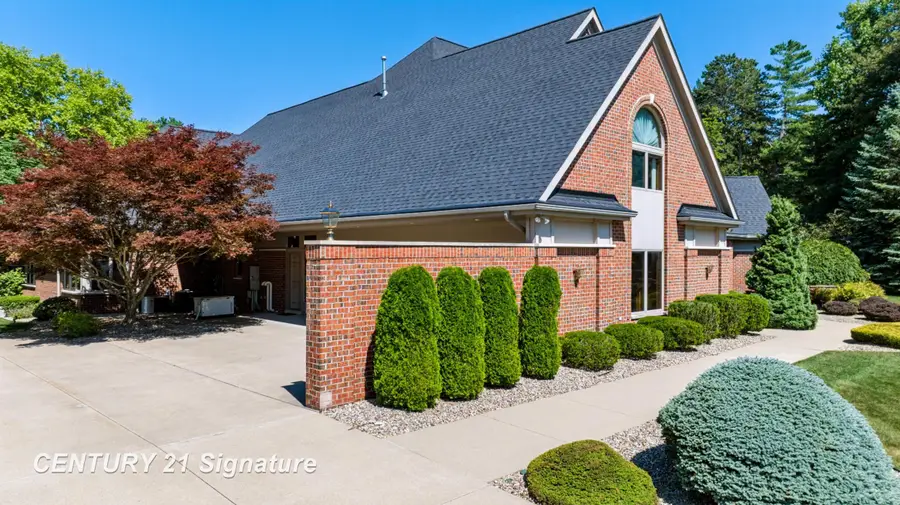 5590 Pine Gate DR, Saginaw, MI 48603 - #3