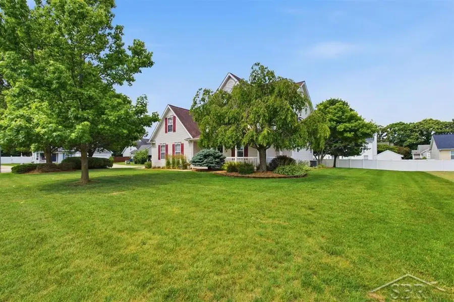 8297 Waxwing DR, Freeland, MI 48623 - #3
