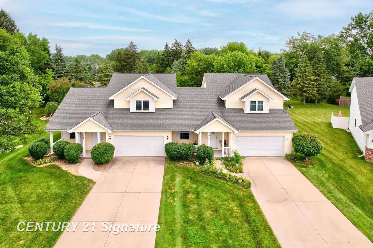 7944-7946 Rivercrest CT, Freeland, MI 48623 - #1
