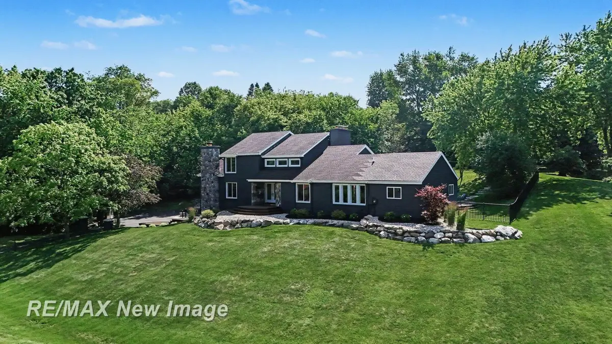 7190 Dark Lake DR, Clarkston, MI 48346 - #1