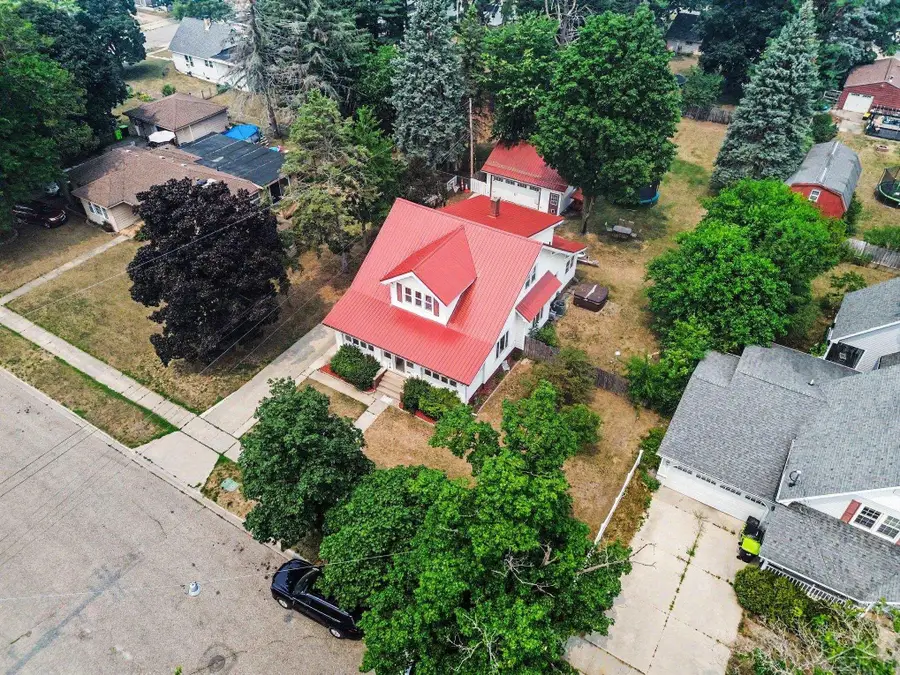 116 W Wheaton AVE, Clare, MI 48618 - #3