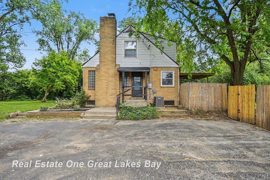 5250 N Center, Saginaw, MI 48604 - #2