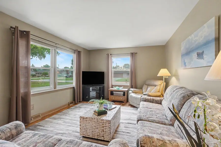 2460 Starlite DR, Saginaw, MI 48603 - #3