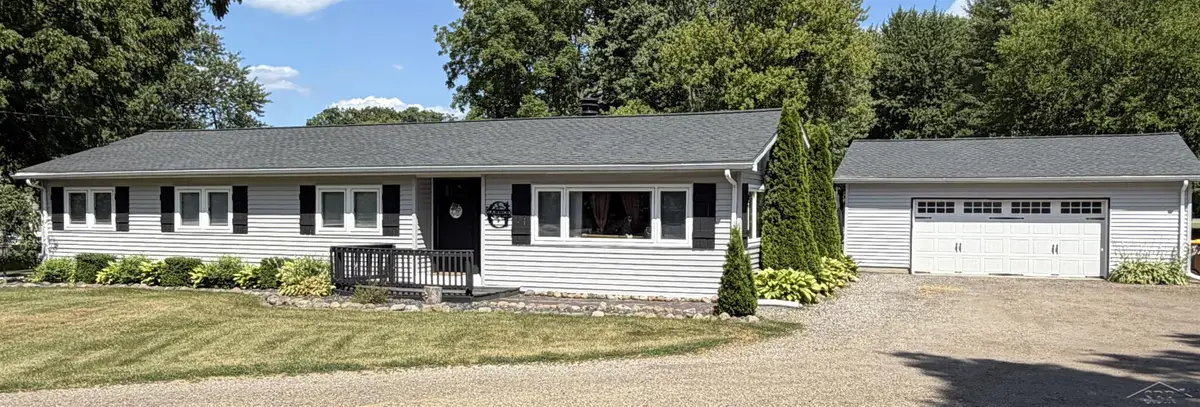 325 S Main ST, Chesaning, MI 48616 - #1