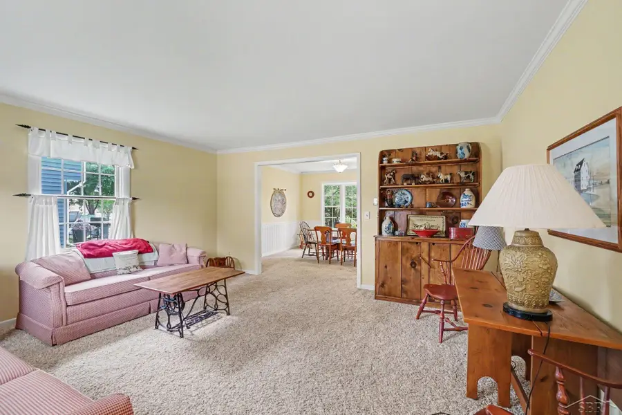 496 Holbrook LN, Saginaw, MI 48638 - #3