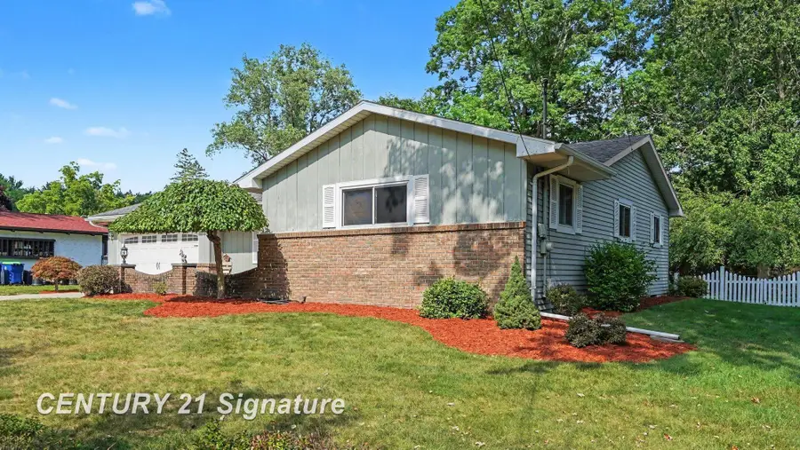 1105 Saint Andrews RD, Saginaw, MI 48638 - #3