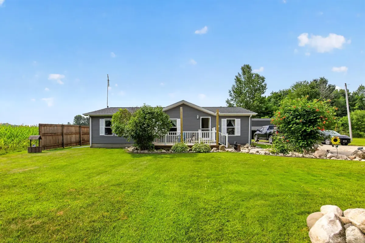 2725 Sugar River RD, Gladwin, MI 48624 - #1