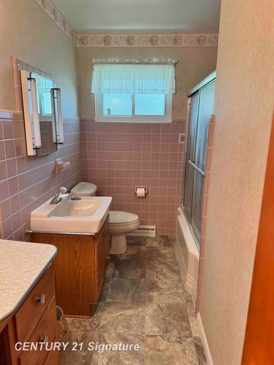 2705 Luella AVE, Saginaw, MI 48603 - #3