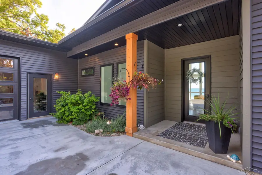 909 S US 23 RD, Harrisville, MI 48740 - #3