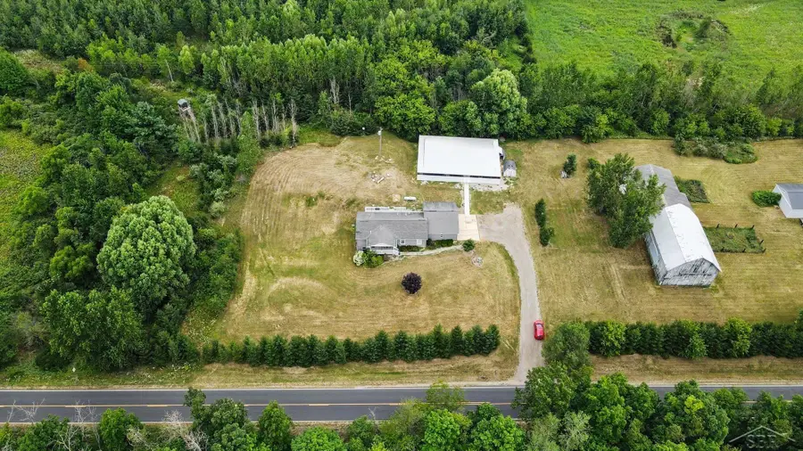 628 W Fenwick RD, Fenwick, MI 48834 - #2