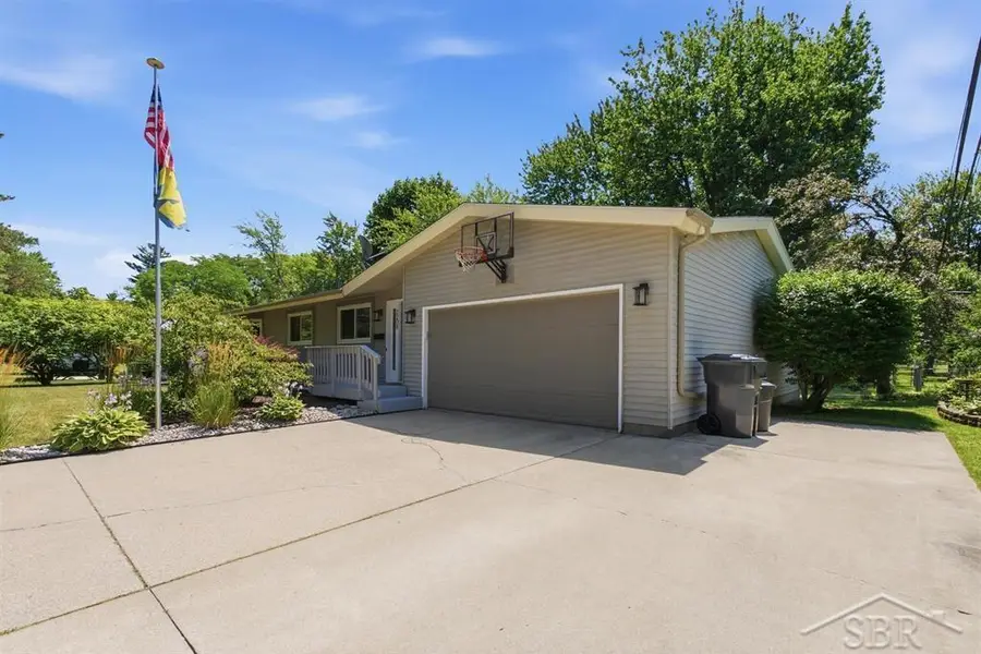 2208 Brookfield DR, Midland, MI 48642 - #2