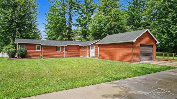 2834 N Wilson DR, Sanford, MI 48657