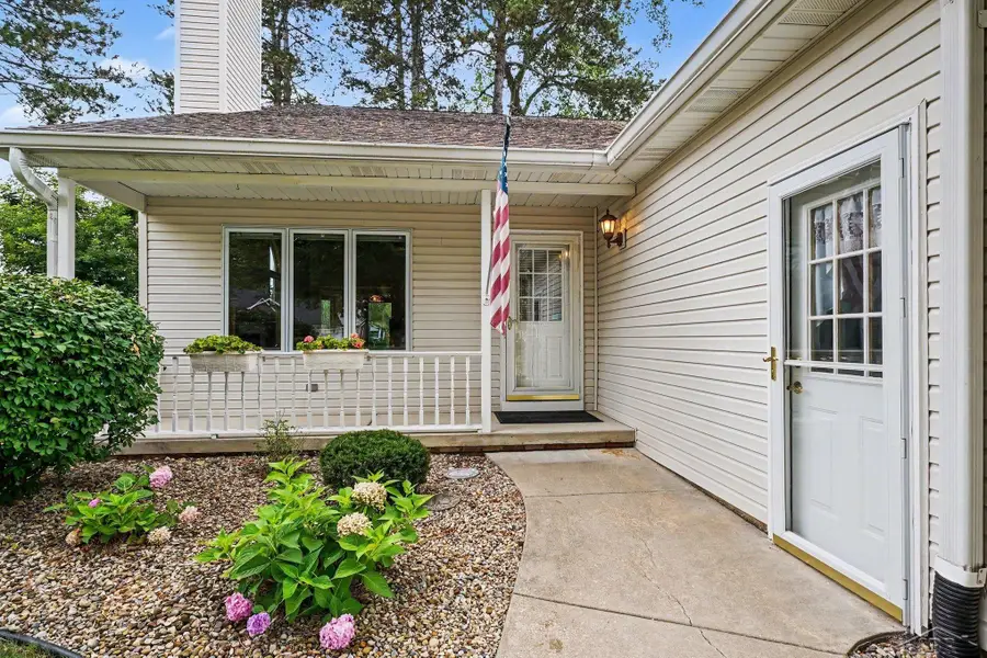 8 Thornapple CT, Saginaw, MI 48603 - #3