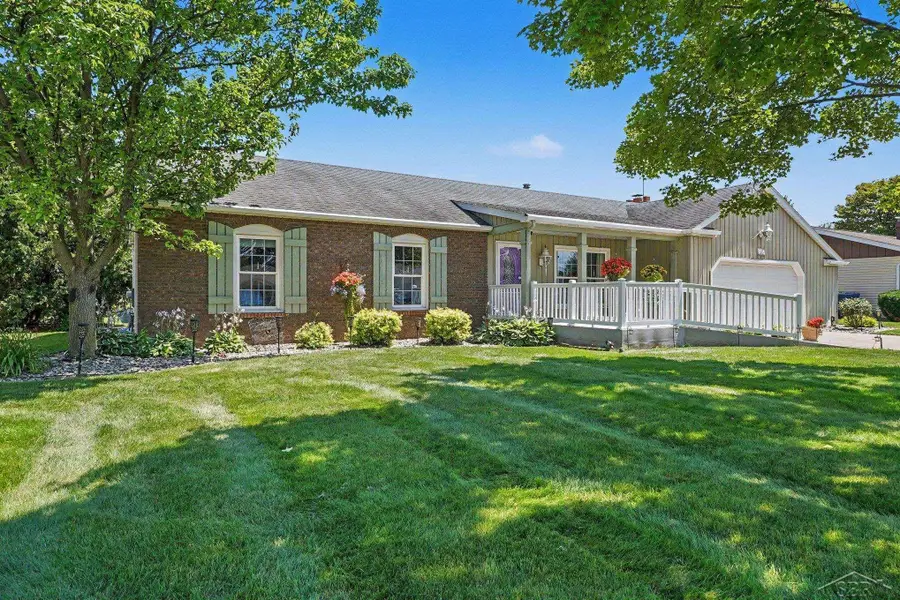 3166 Columbine DR, Saginaw, MI 48603 - #2