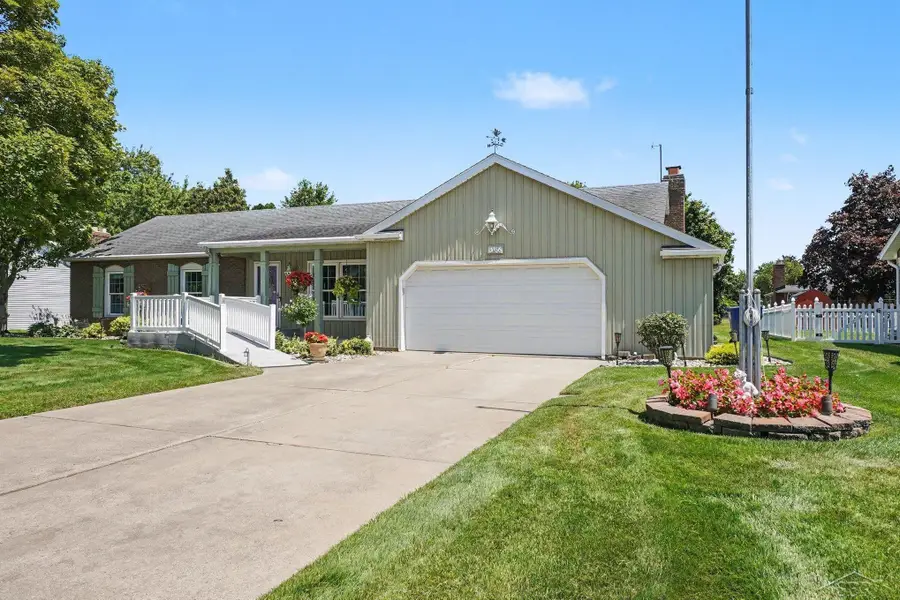 3166 Columbine DR, Saginaw, MI 48603 - #3