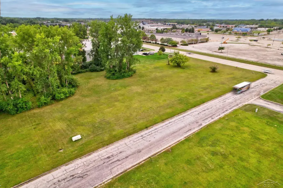 S McLeod DR, Saginaw, MI 48604 - #3