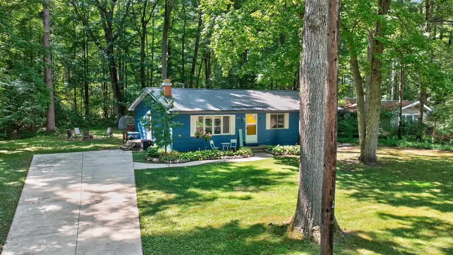 2671 N Peterson DR, Sanford, MI 48657 - #2