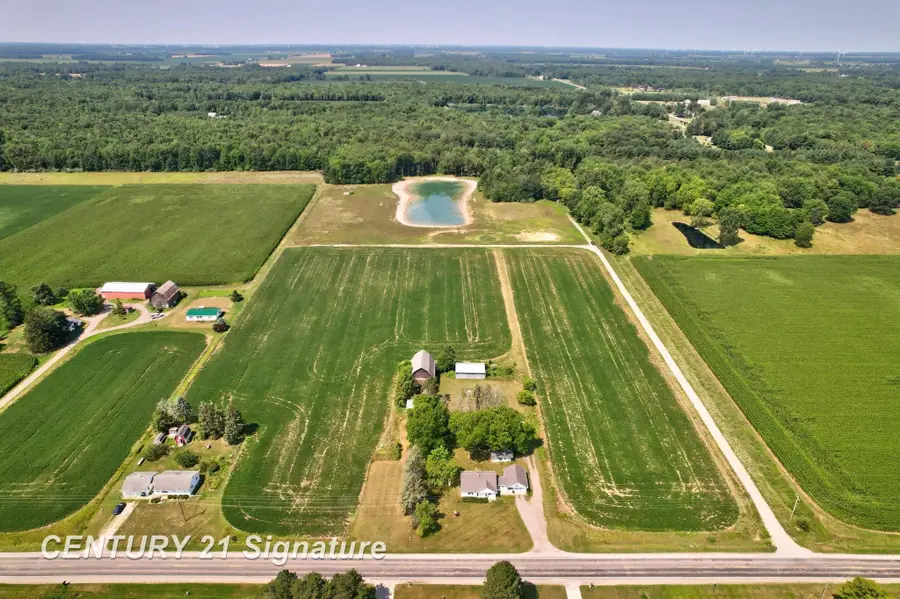 2250 S Hemlock RD, Hemlock, MI 48626 - #2