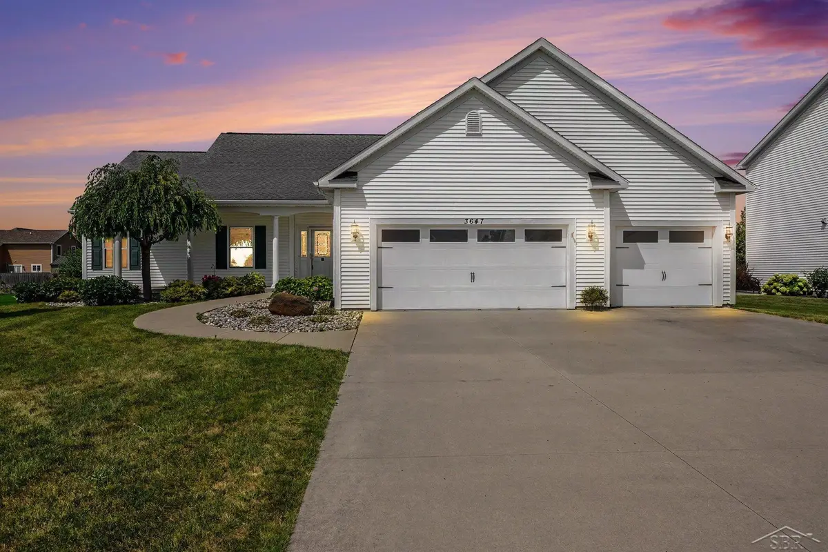 3647 Coachmans Ridge DR, Saginaw, MI 48603 - #1