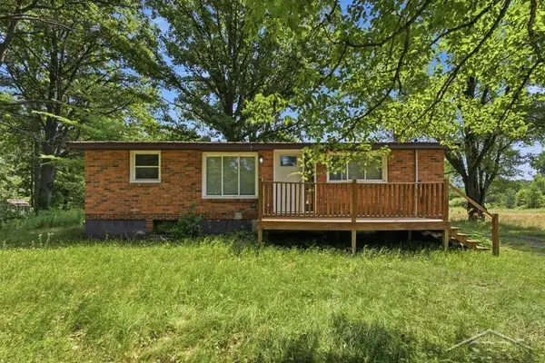 956 N Eleven Mile RD, Sanford, MI 48657