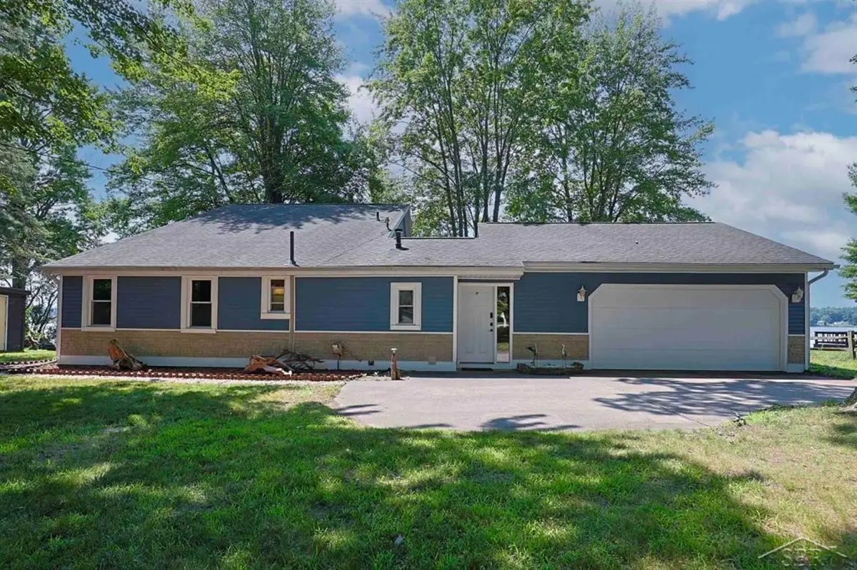 2669 N Lakeview DR, Sanford, MI 48657 - #1