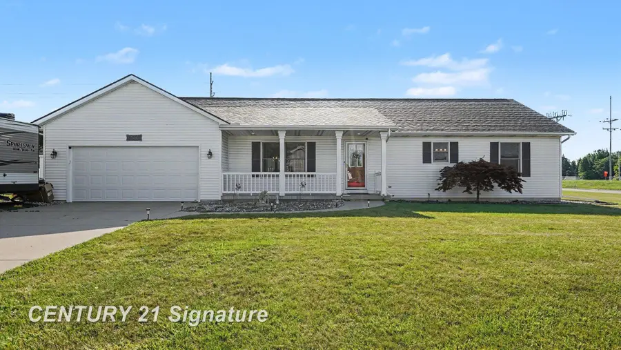 8202 Hawk DR, Freeland, MI 48623 - #2