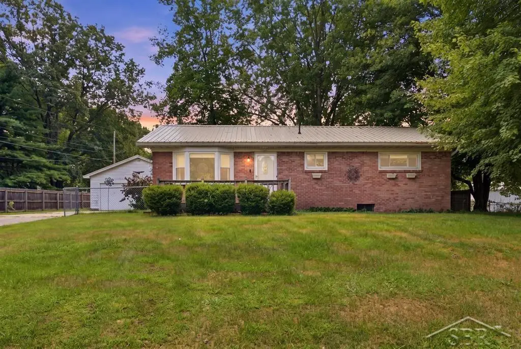 1072 E Stewart RD, Midland, MI 48640 - #1